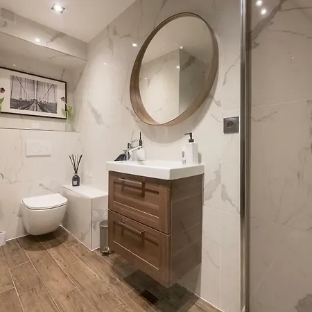 Luxurious In Heart Of * 니스