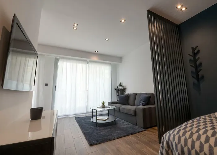 Luxurious In Heart Of Apartman