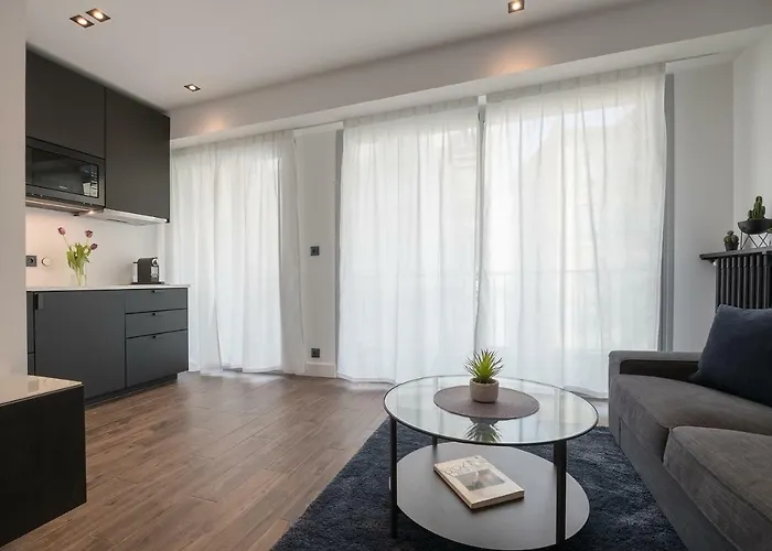 Luxurious In Heart Of Apartment