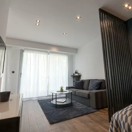 Luxurious In Heart Of Apartment