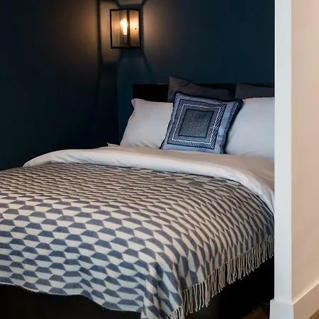 Luxurious In Heart Of Apartment